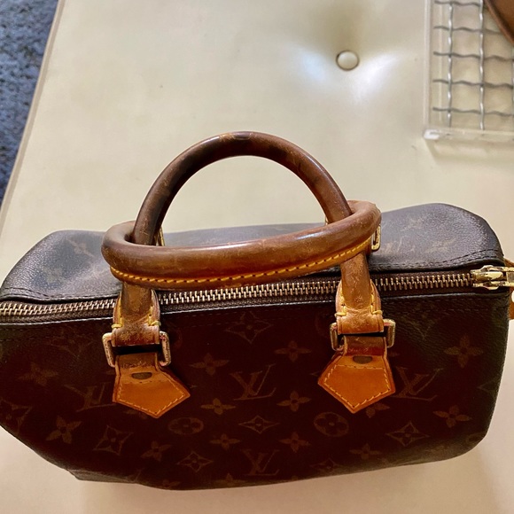 Authentic Louis Vuitton Speedy - Picture 2 of 14